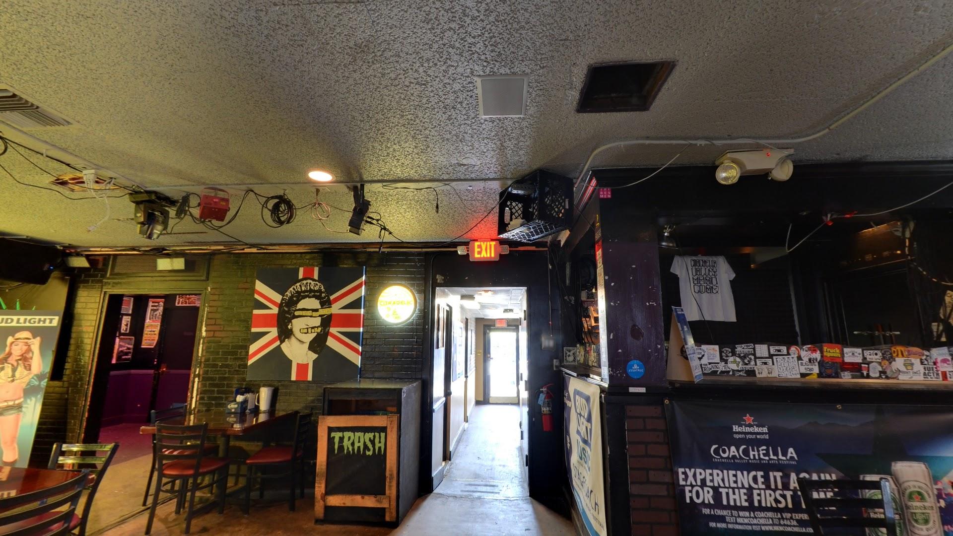 The Hood Bar and Pizzeria